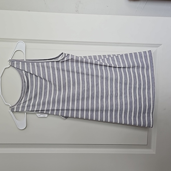 Signature Studio Size Small Tank - Picture 2 of 6